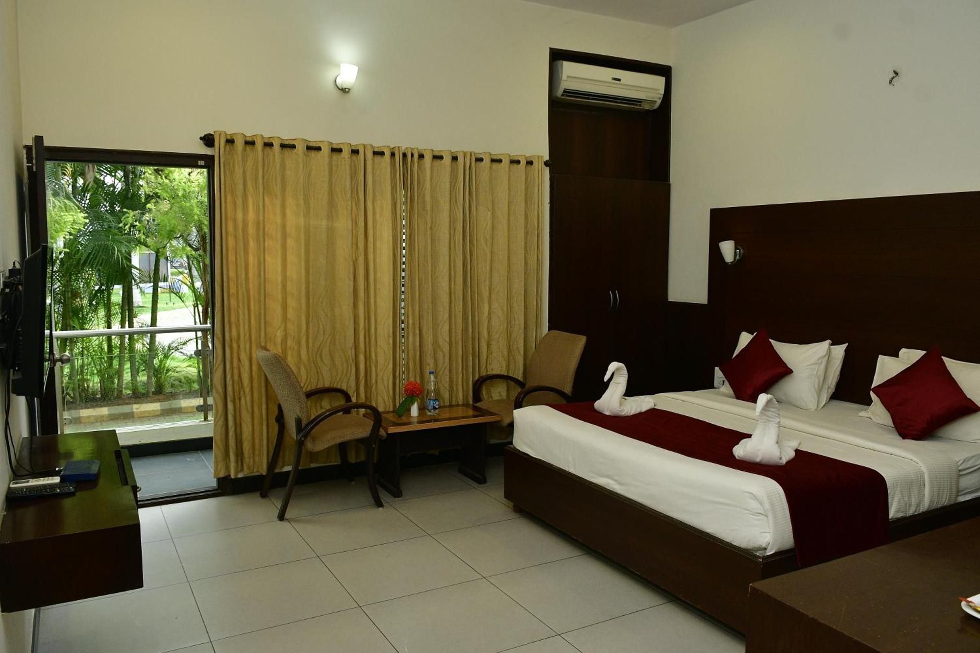 Nijaguna Resorts Chāmrājnagar Exteriér fotografie